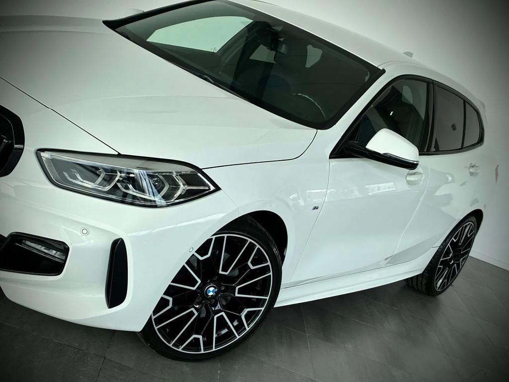 BMW 1 Serie 118 iA FULL PACKM-COCKPIT-CARPLAY-CAMERA-JANTES1, Automaat, 1 Reeks, Wit, Bedrijf