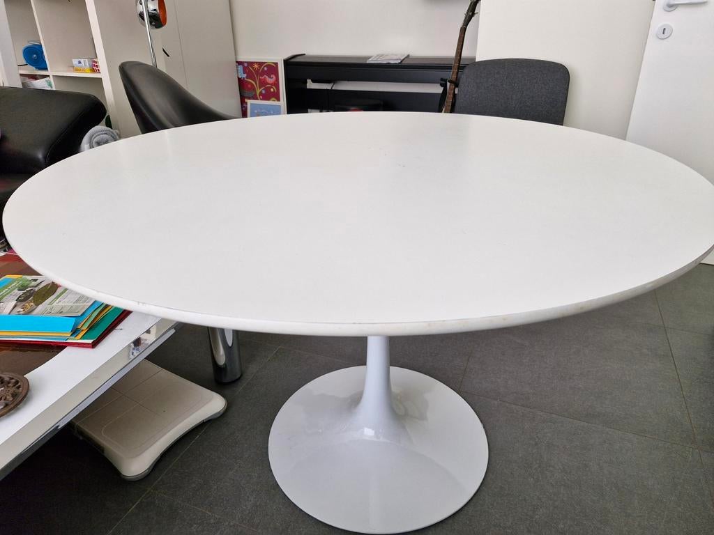 Table tulipe
Plateau de 120 cm de diamètre, Enlèvement