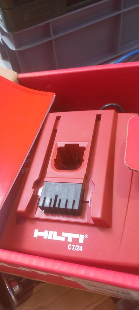 Lader baterijen hilti  nieuw spotprijs 75, Doe-het-zelf en Bouw, Ophalen