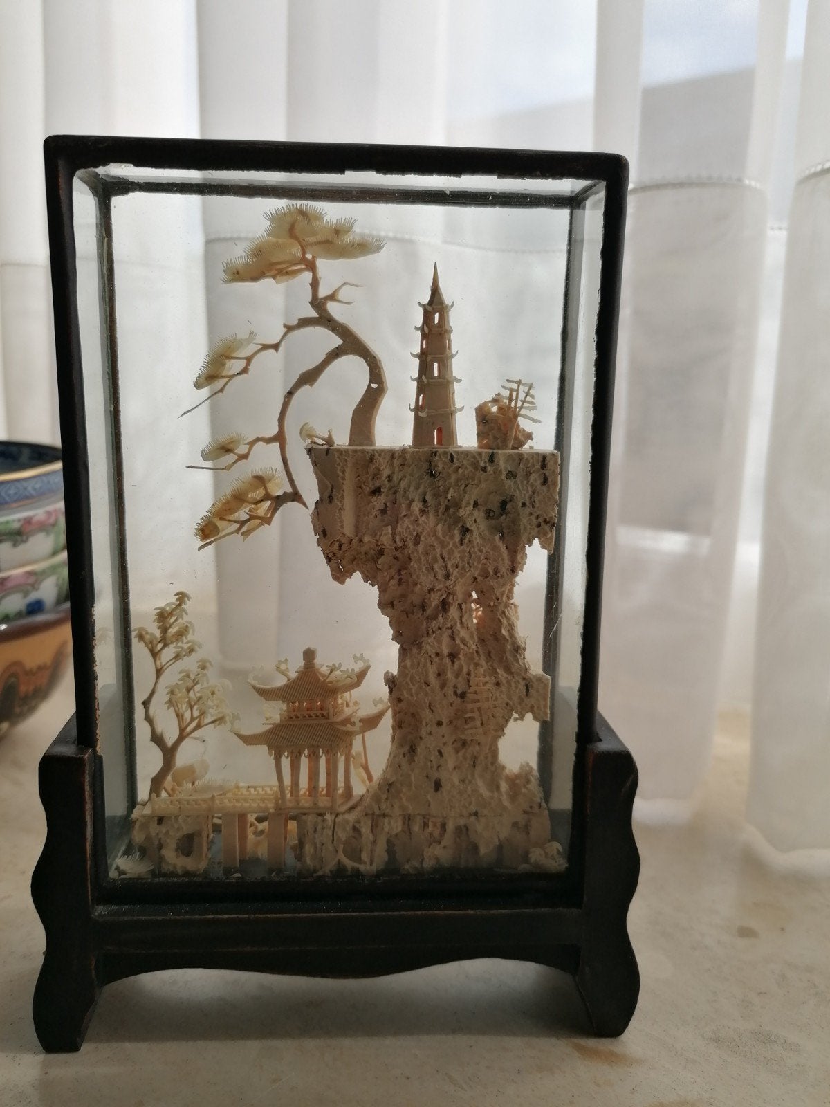 Chinees tafereeltje in glazen kastje, Antiek en Kunst, Antiek | Woonaccessoires, Ophalen
