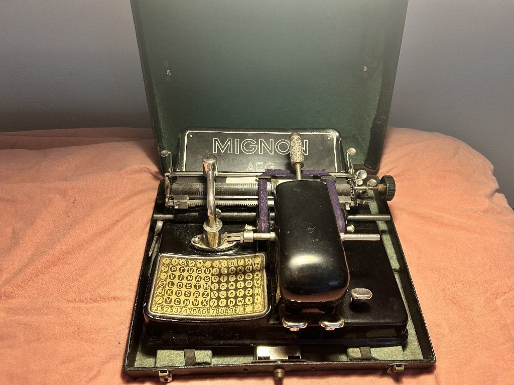 Titel: Antieke AEG Mignon Model 4 uit 1924, Antiquités & Art, Enlèvement ou Envoi, Mobile, Objet, Noir