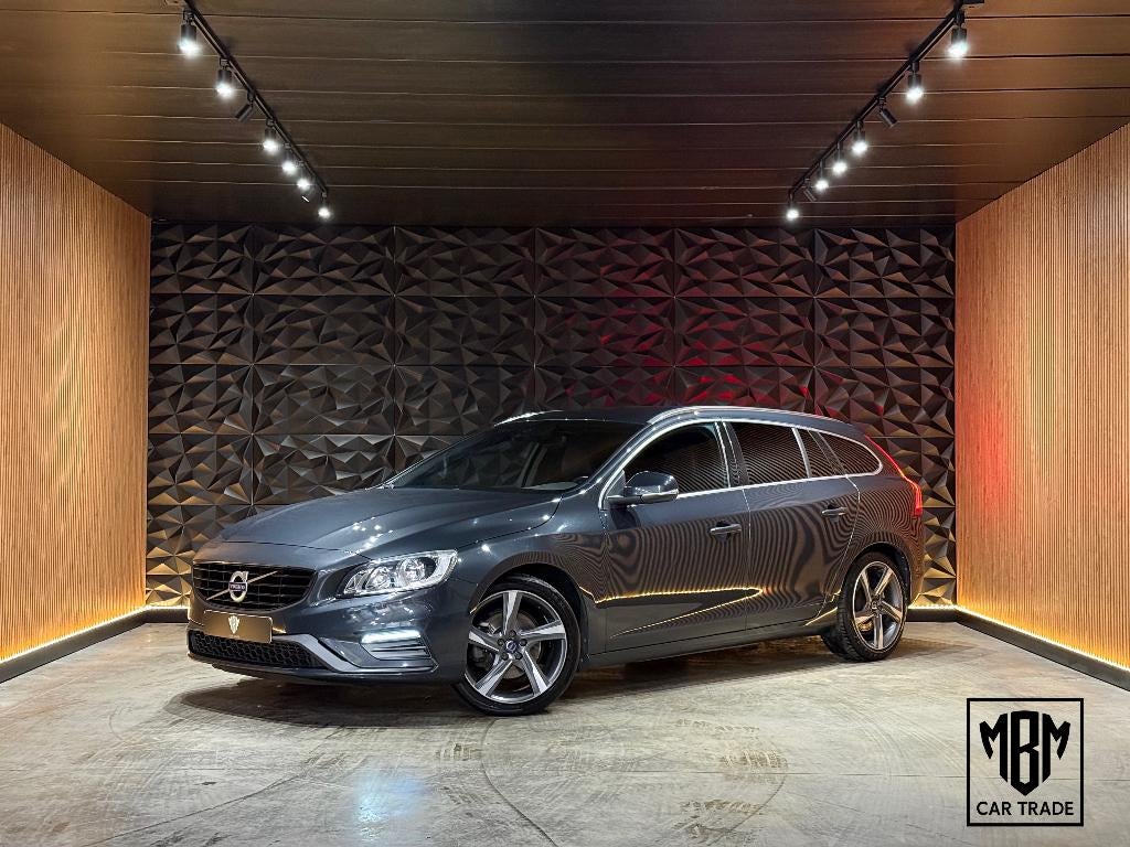 ✅ Volvo V60 2.0 T3 R-Design GARANTIE Leer Navi Cruise C. PDC, Auto's, Volvo, Voorwielaandrijving, 4 cilinders, 1969 cc, Bluetooth