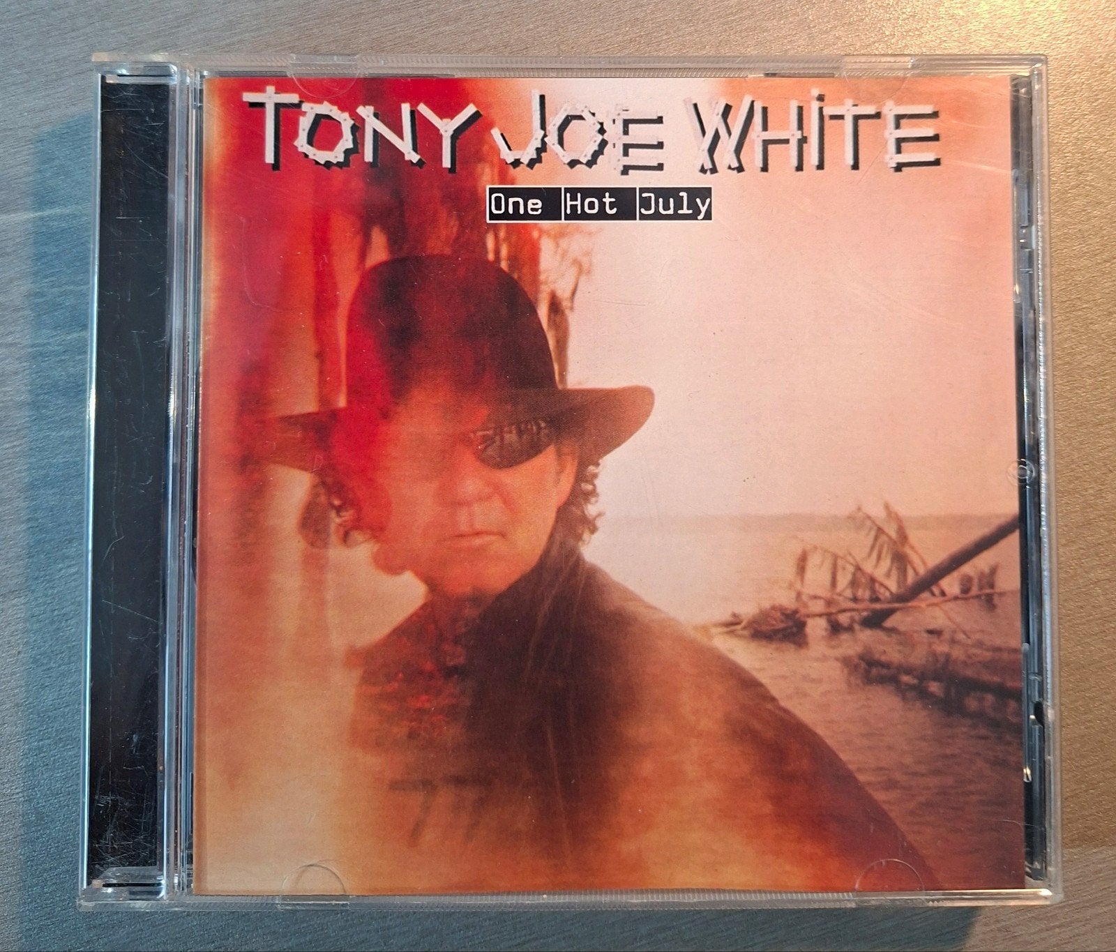 Cd. Tony Joe White. One hot july., Cd's en Dvd's, Ophalen of Verzenden