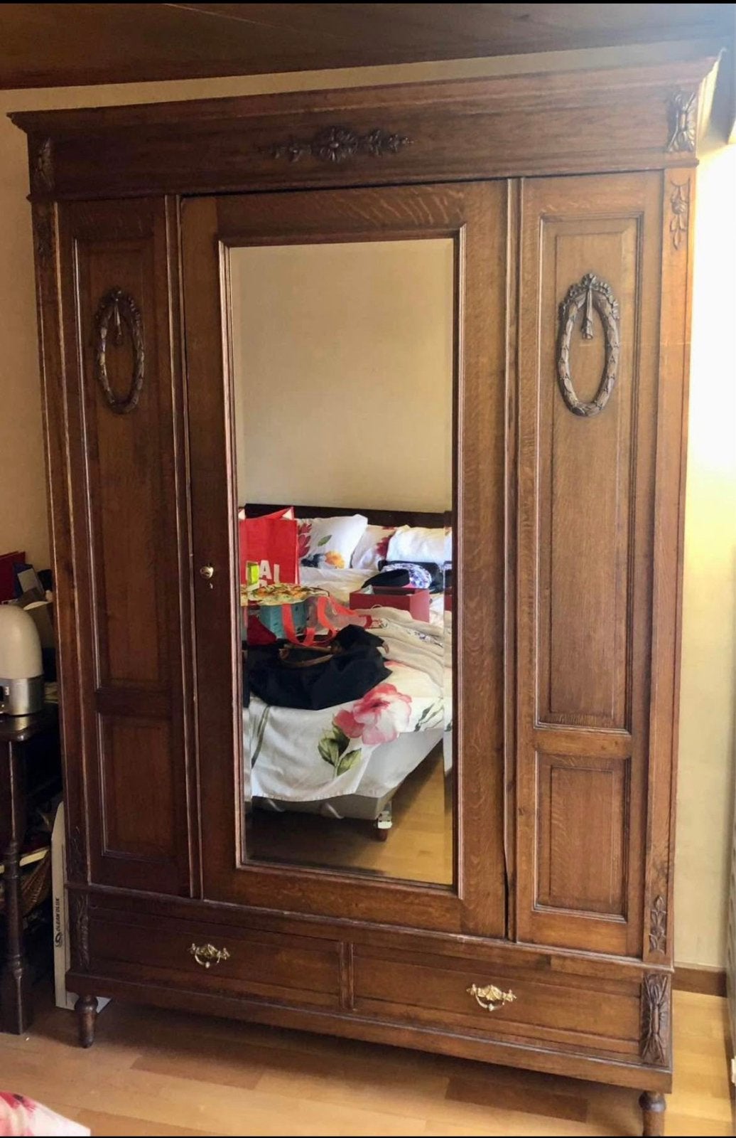 Belle armoire ancienne en bois avec miroir 205x135x52, Enlèvement