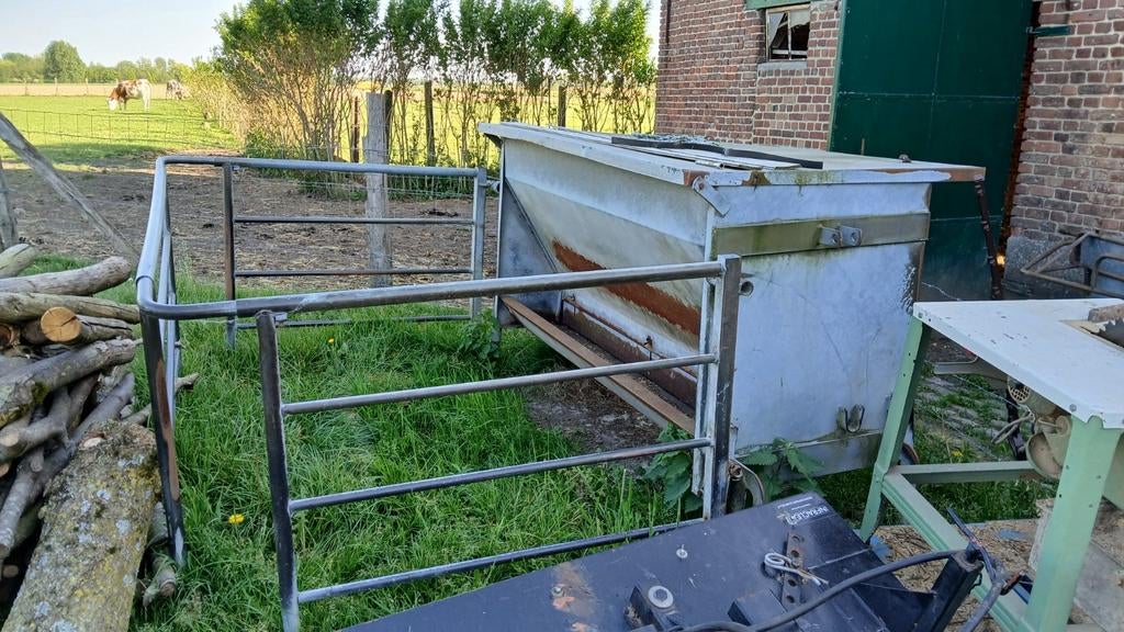 Bijvoederbak, Dieren en Toebehoren, Runderen