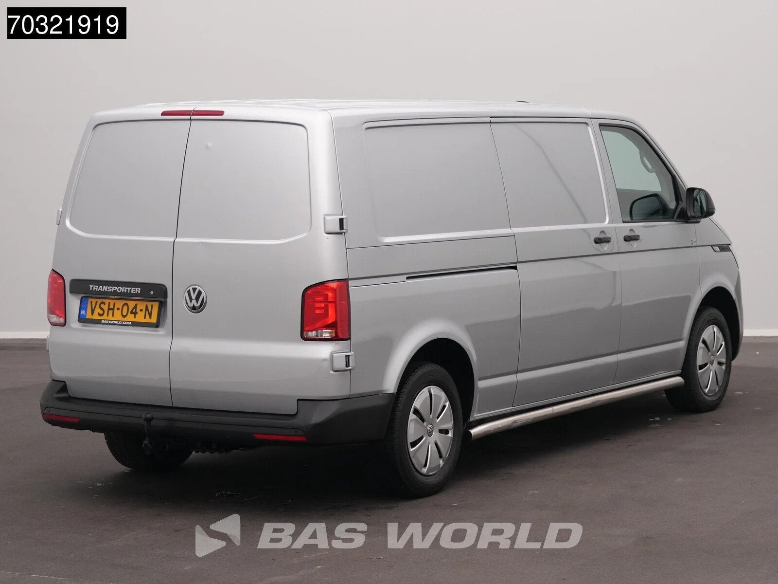Volkswagen Transporter 110pk L2H1 Trekhaak Navi Airco Cruise, Auto's, Multifunctioneel stuurwiel, Stof, Gebruikt, Euro 6