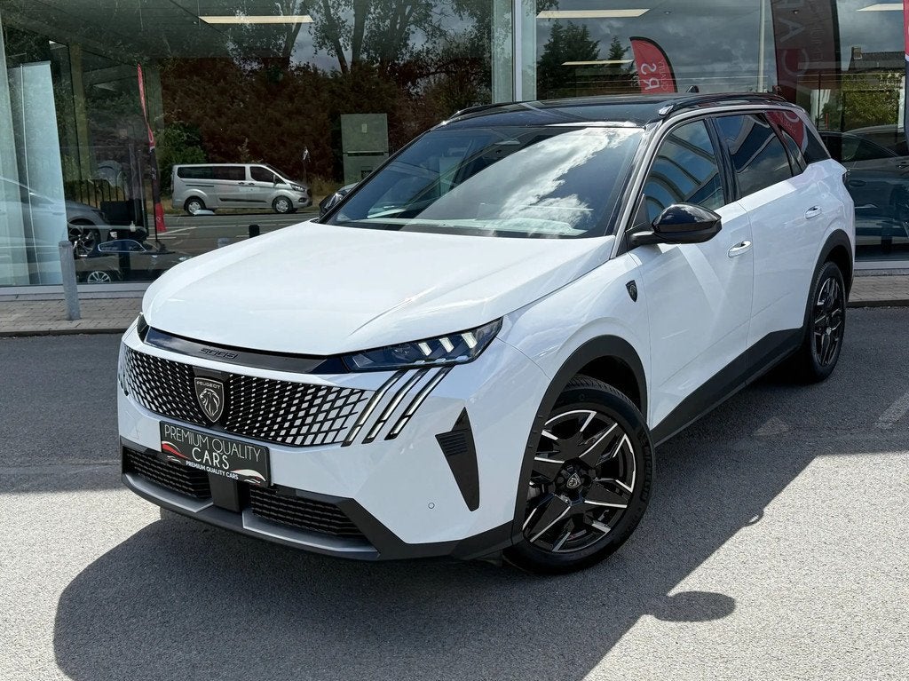 Peugeot 5008 MHEV GT 7ZIT / KEYLESS / ZETELVERWARMING / CAME, Gebruikt, 1199 cc, 136 pk, Leder en Stof