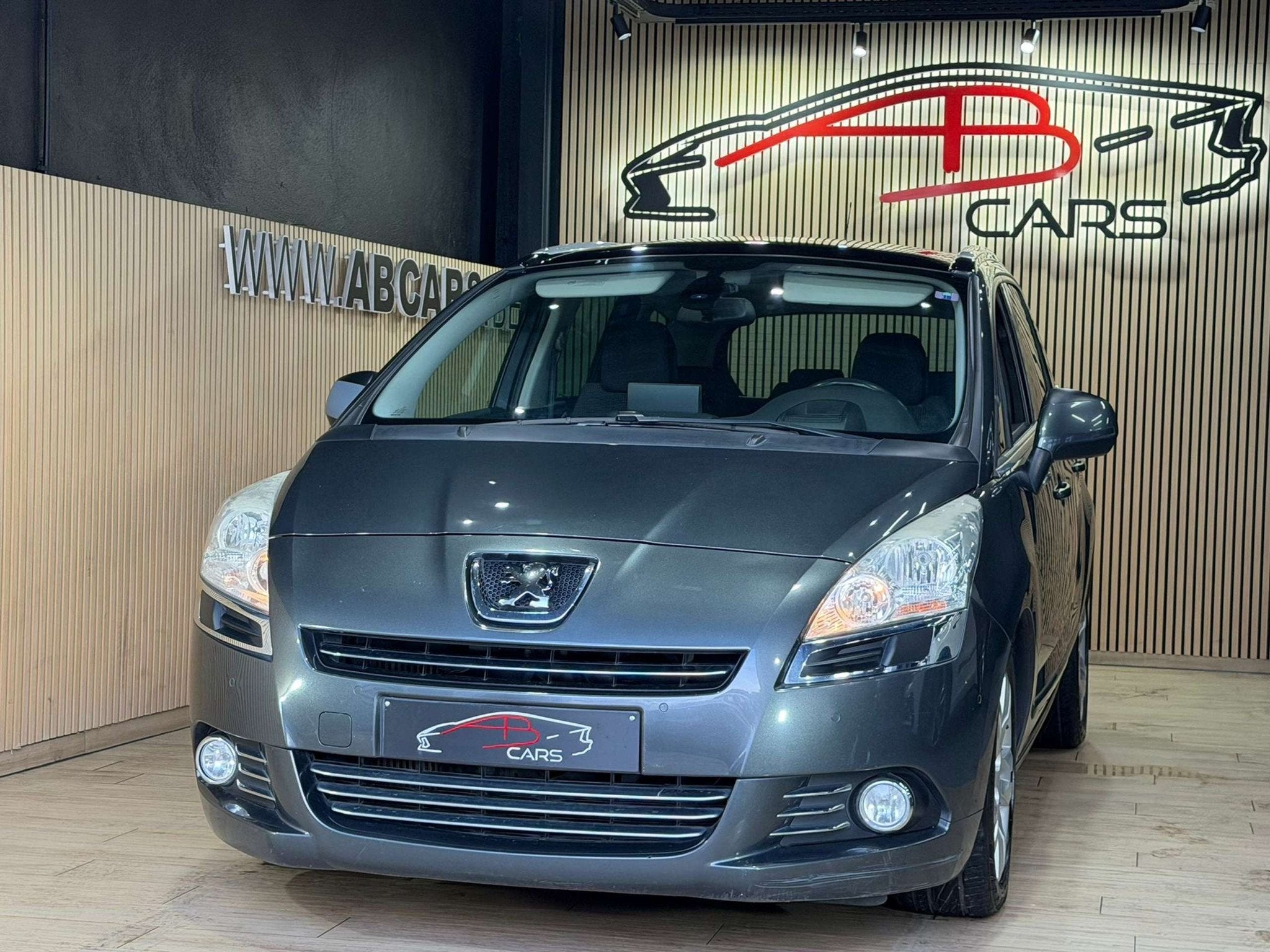 Peugeot 5008 1.6HDI * BOITE AUTO * (automatique), Autos, Achat, 82 kW, Entreprise, 5 portes
