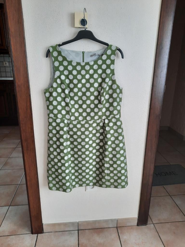 Jolie robe taille 44, Taille 42/44 (L), Autres couleurs, Comme neuf, Enlèvement