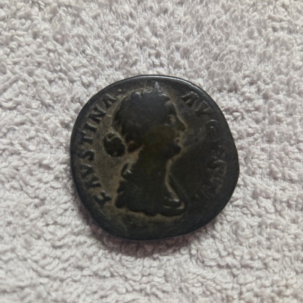 Romeinse bronzen munt met afbeelding van Faustina de Jongere, Ophalen of Verzenden, Overige landen, Losse munt