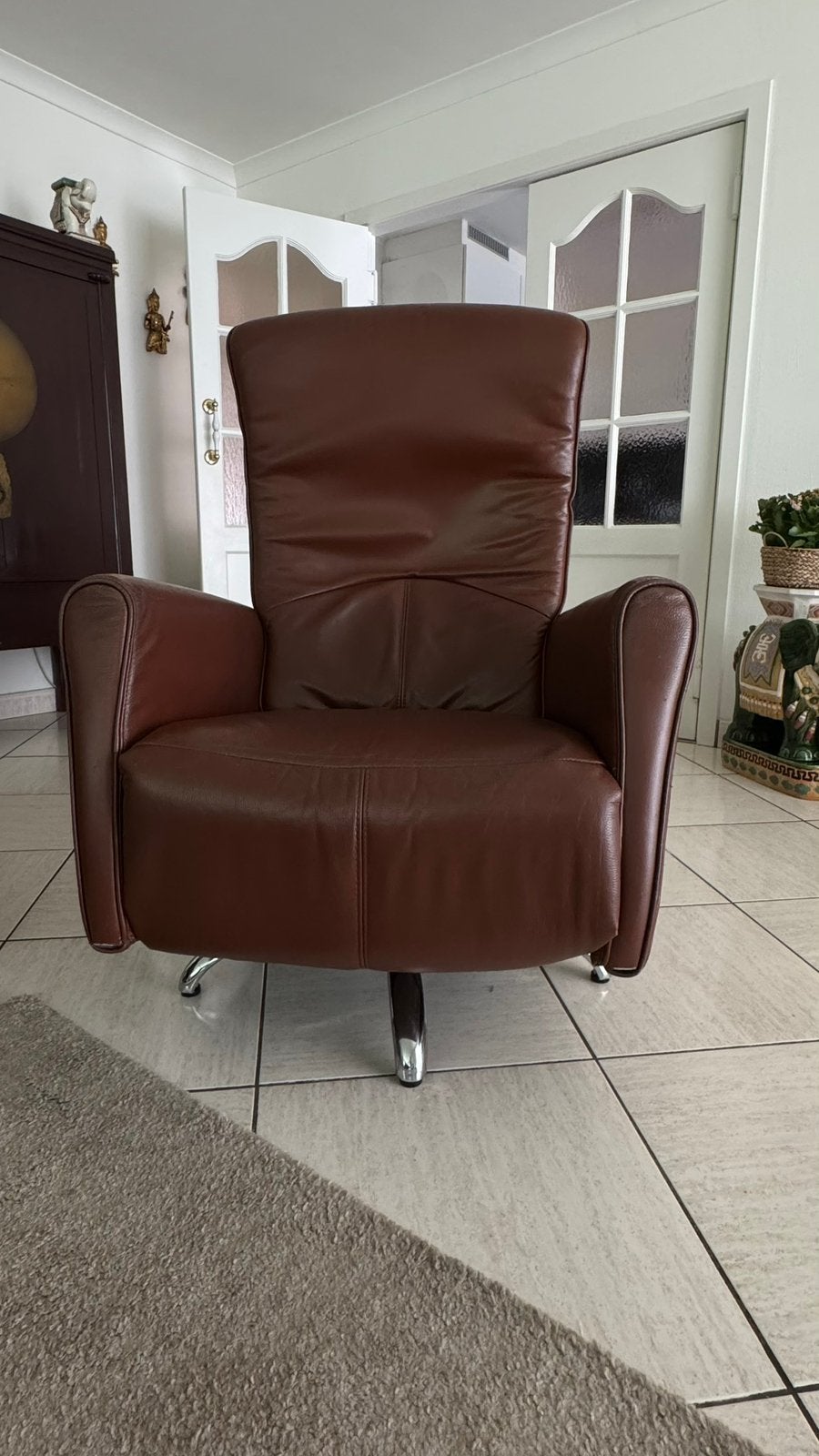 Donkerbruine leren relaxstoel, Ophalen, Gebruikt, Leer, 75 tot 100 cm