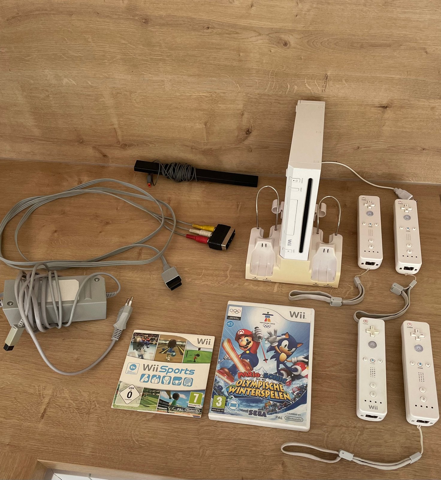 Console Nintendo Wii — 4 manettes — 2 jeux, Consoles de jeu & Jeux vidéo, Consoles de jeu | Nintendo Wii, Enlèvement ou Envoi