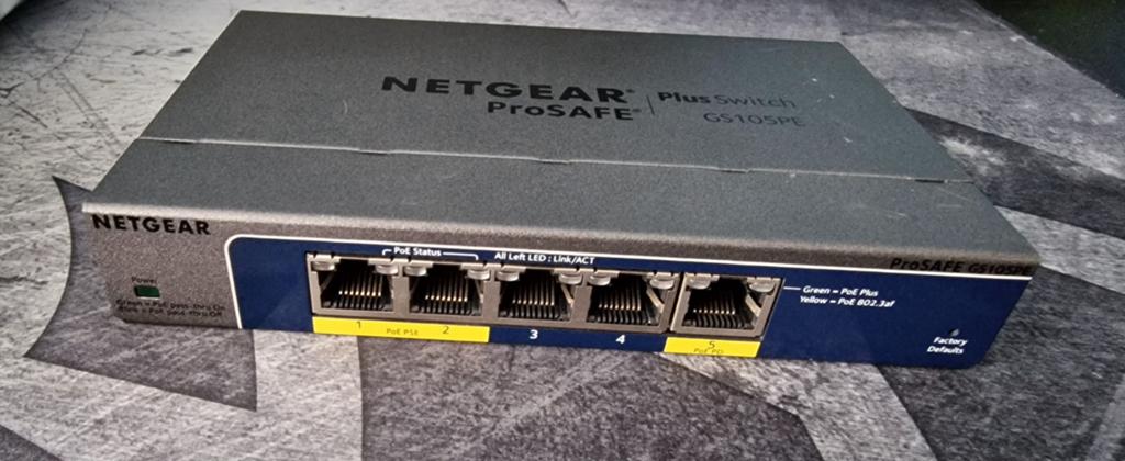 NETGEAR GS105pe Prosafe Plus-schakelaar, Computers en Software, Netwerk switches, Ophalen of Verzenden
