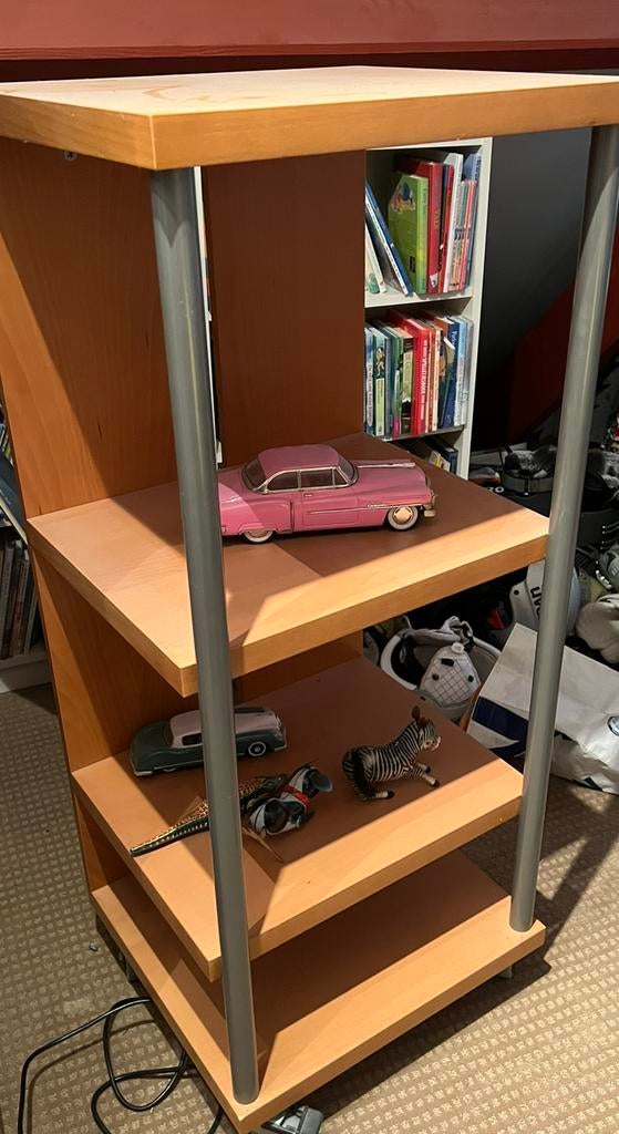 Armoire sur roulettes. Quatre étagères, Enlèvement, Utilisé