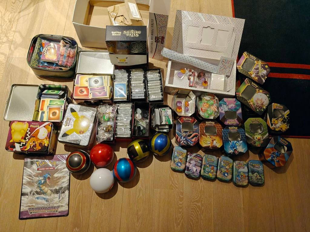 Pokémon lege tins, energy kaarten en etb dozen + varia, Ophalen of Verzenden