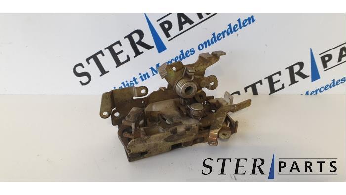 Deurslot Mechaniek 2Deurs rechts van een Mercedes Vito, Ophalen of Verzenden, 3 maanden garantie, Gebruikt, Mercedes-Benz