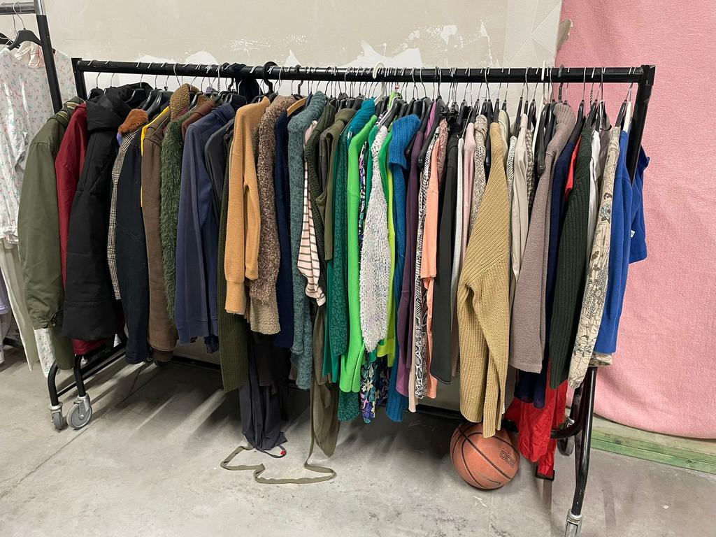 Kleding rekken en structuren, Ophalen, Zo goed als nieuw