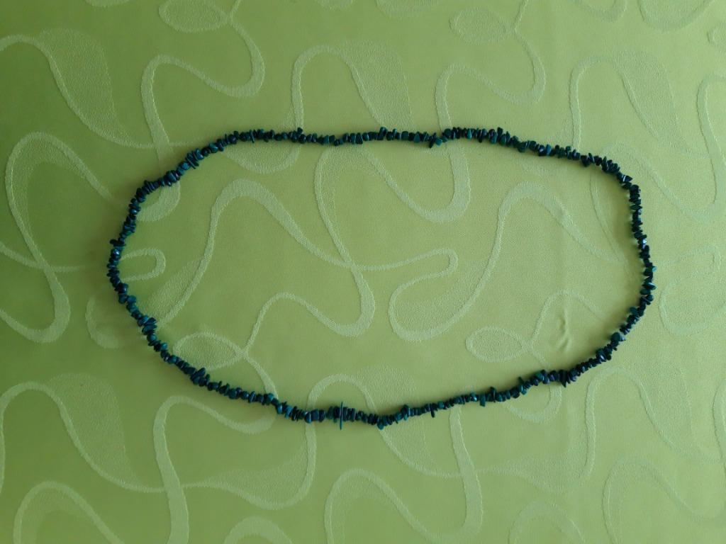 Collier en malachite, Enlèvement