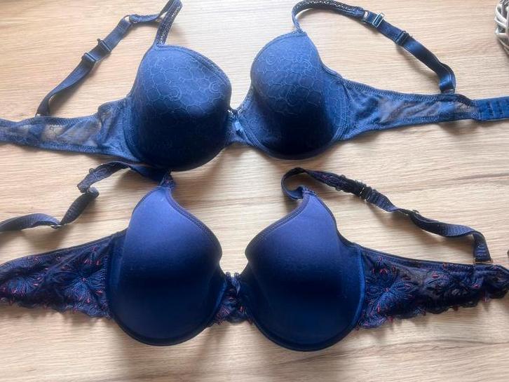 Soutien-gorge bleu à lacets CHANTELLE EU 75 D : 10€/pièce, Chantelle, Enlèvement ou Envoi, Bleu, Soutien-gorge