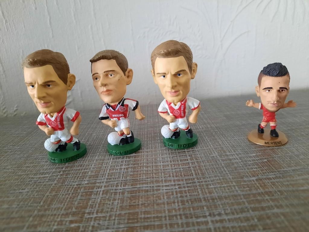 4 voetbalpoppetjes van in 1996/97 en 2015, Ophalen of Verzenden, Zo goed als nieuw