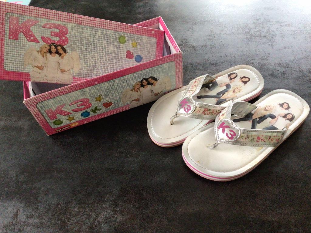 K3 slippers maat 33, Ophalen, Studio 100, Meisje, Schoenen