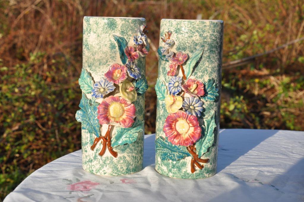 paire de vase en barbotine fleur relief, Antiquités & Art, Enlèvement ou Envoi