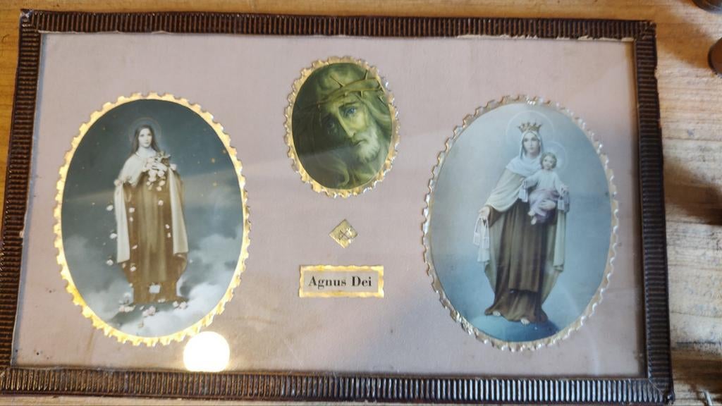 religieuze kader met relikwie Agnus Dei/ kloosterwerk, Antiek en Kunst, Antiek | Religieuze voorwerpen, Ophalen
