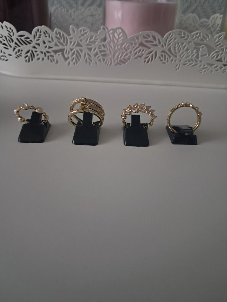 • 4 bagues dorées ajustables – lot bijoux femme chic neufs, Neuf, Enlèvement ou Envoi, Femme, Fer ou Acier