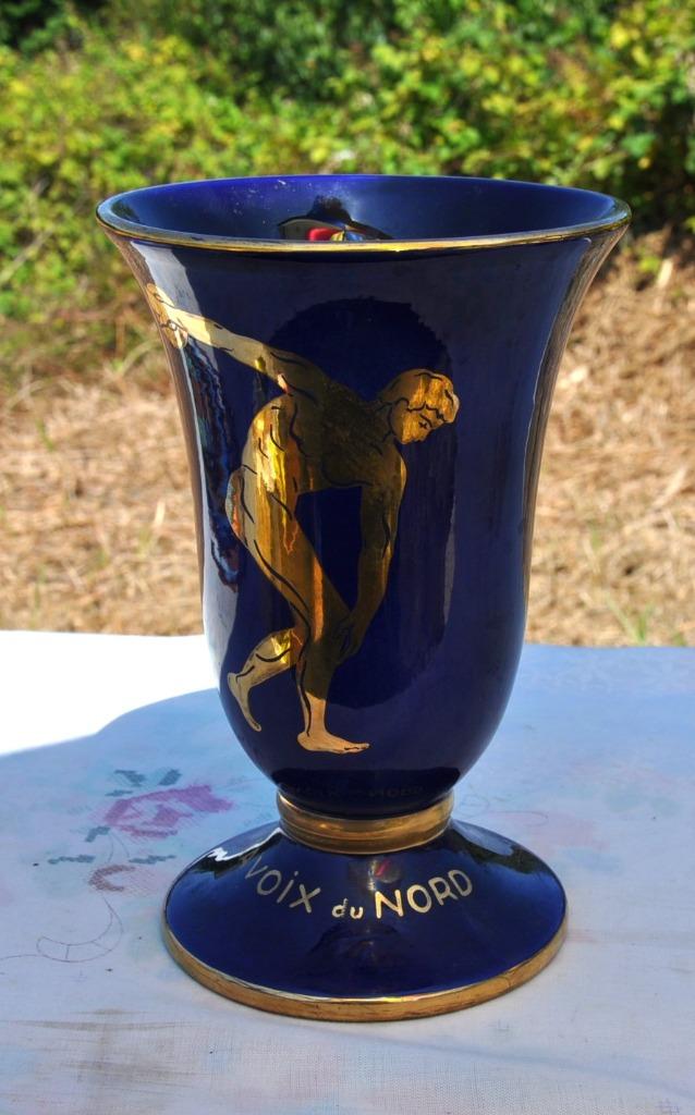 vase trophée décor discobole, Antiquités & Art, Antiquités | Céramique & Poterie, Enlèvement ou Envoi