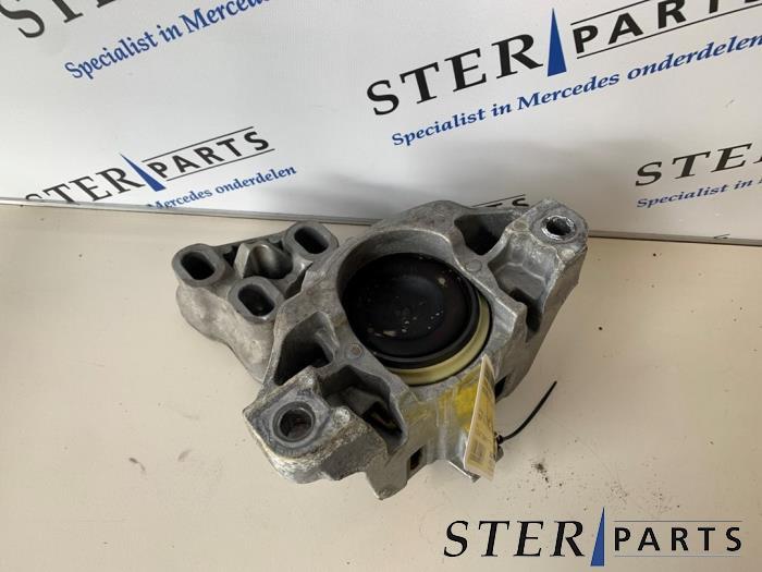 Support boîte de vitesse d'un Mercedes B-Klasse, 3 mois de garantie, Utilisé, -, -