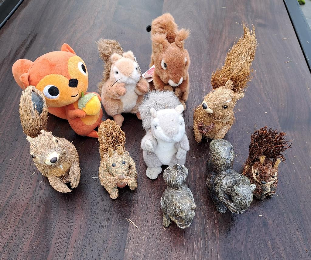 11 figurines d'écureuil, peluche, pierre, paille, cristal, Enlèvement ou Envoi, Comme neuf, Animal
