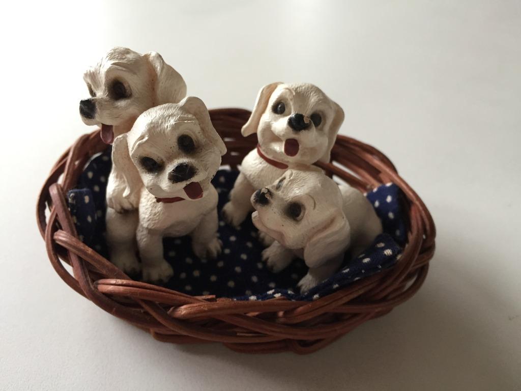 Beeldjes hondjes in mand, Enlèvement ou Envoi, Comme neuf, Chien ou Chat, Statue ou Figurine