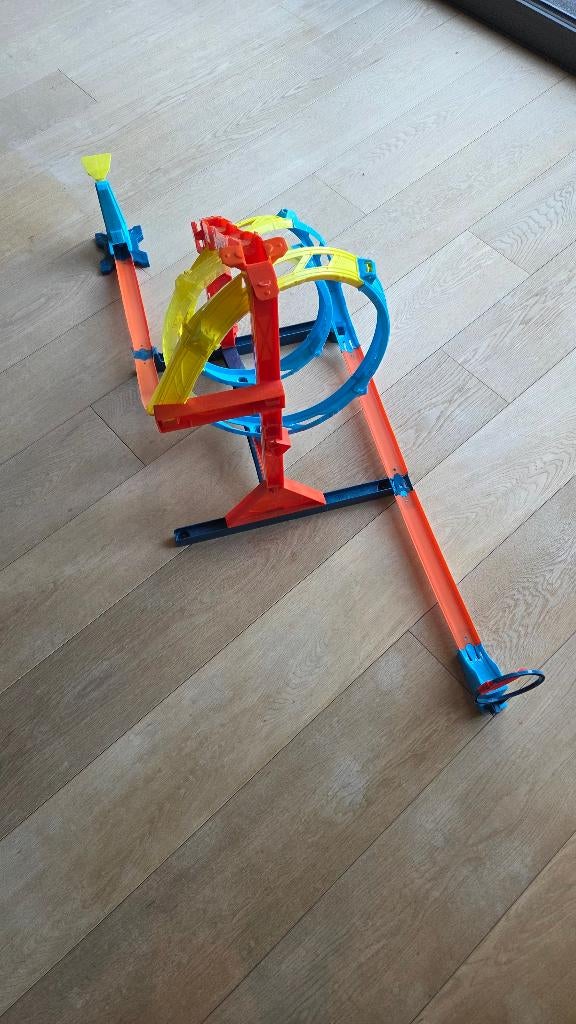 Hot Wheels Super Mario Bros Jungle Race + Looping + Extra, Ophalen, Racebaan, Opwindmechanisme, Zo goed als nieuw