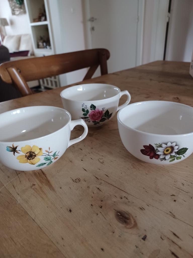 BOCH BLOEMMOTIEF KOFFIEKOPJES aan 3 euro per stuk, Ophalen of Verzenden