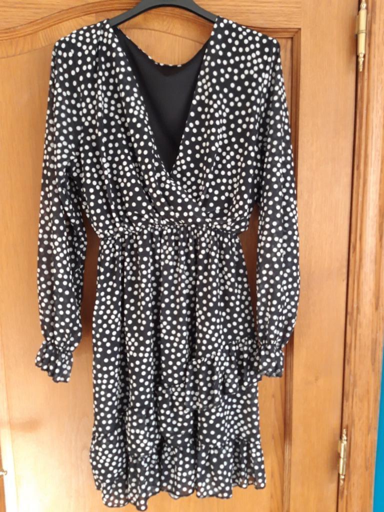 Robe à pois neuve - taille unique, Vêtements | Femmes, Robes, Neuf, Taille 38/40 (M), Noir, Longueur genou, Enlèvement