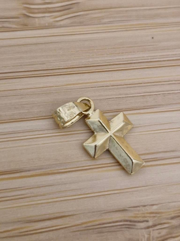 18k gouden kruismedaille met een steen., Ophalen of Verzenden, Geel, Goud