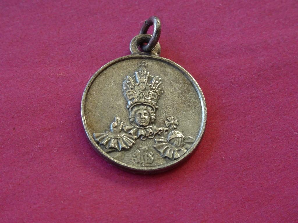 Médaillon ancien en argent Médaillon Enfant Jésus de Prague, Antiquités & Art, Antiquités | Objets religieux, Enlèvement ou Envoi