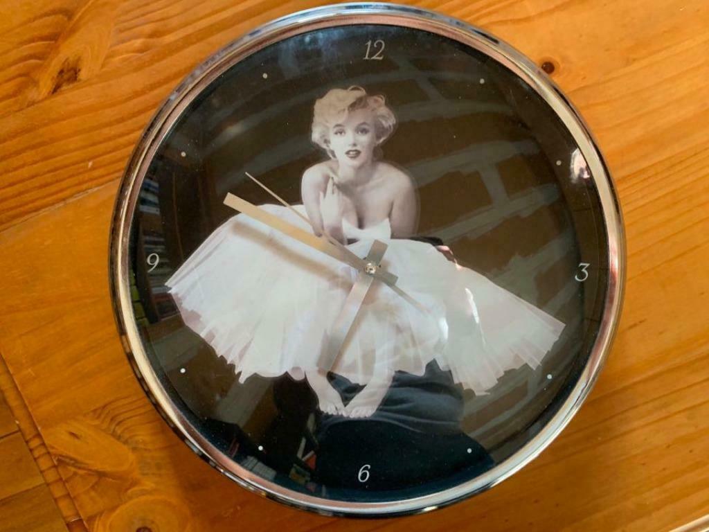 Horloge "Marilyn Monroe", Enlèvement ou Envoi