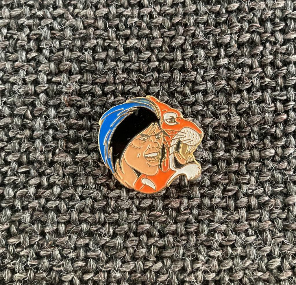 PIN - TOUNGA - EDOUARD AIDANS - BANDE DESSINEE, Envoi, Utilisé, Figurine, Insigne ou Pin's