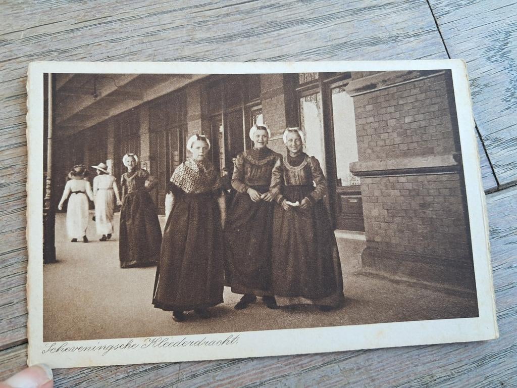 Pk non décrit - vieux costumes de Scheveningen, Collections, Cartes postales | Pays-Bas, Enlèvement ou Envoi