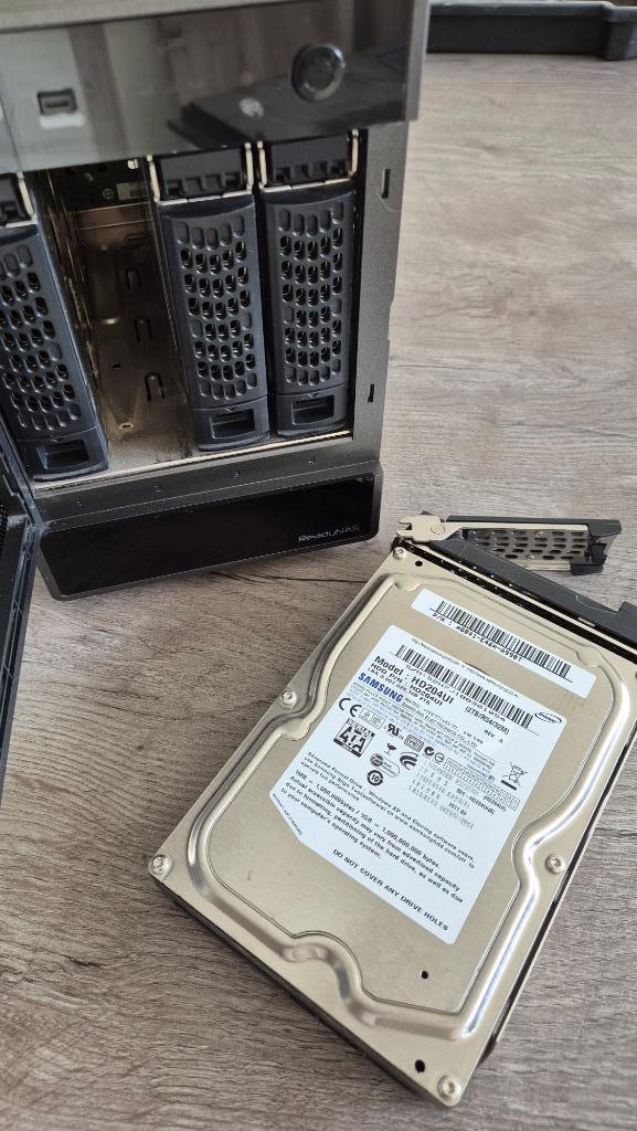 Netgear ReadyNAS Ultra 4 NAS + 4 x 2TB Samsung HDDs, Enlèvement, Comme neuf