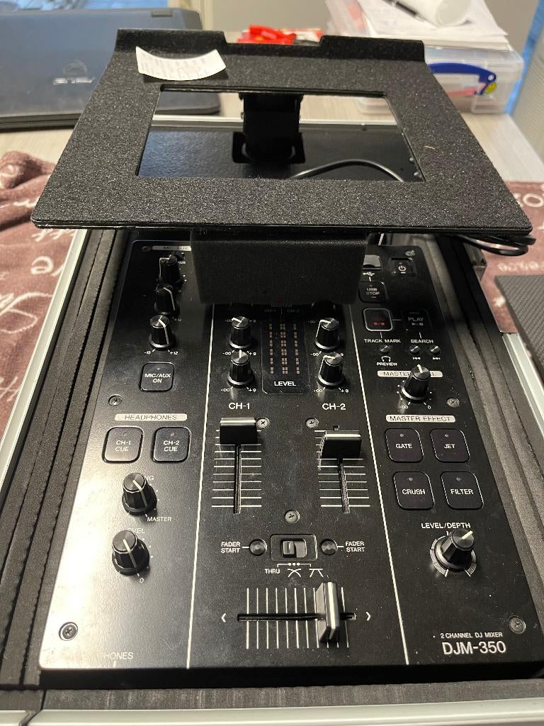 DJM-350 + Case RRC-RR10MIXL, Enlèvement ou Envoi, Comme neuf, Moins de 5 canaux, Entrée micro