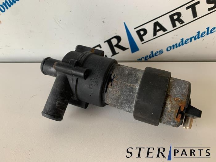 Pompe à eau supplémentaire d'un Mercedes C-Klasse, Enlèvement ou Envoi, 3 mois de garantie, Utilisé, Mercedes-Benz