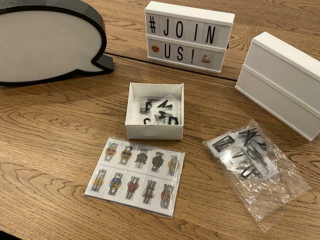 4 lichtbakken met letters, cijfers, leestekens en emoticons, Ophalen of Verzenden, Nieuw