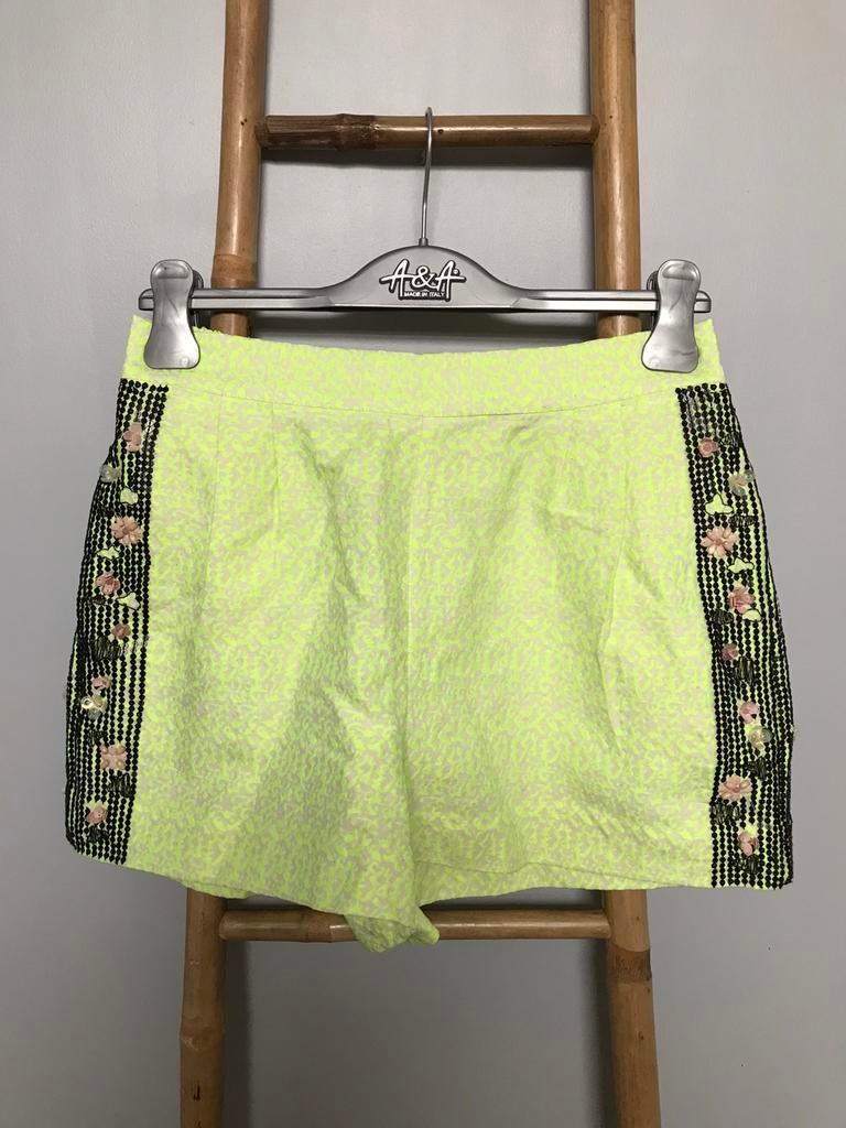 Essential geel/neon groene short met parels. Negen., Essentiel, Nieuw