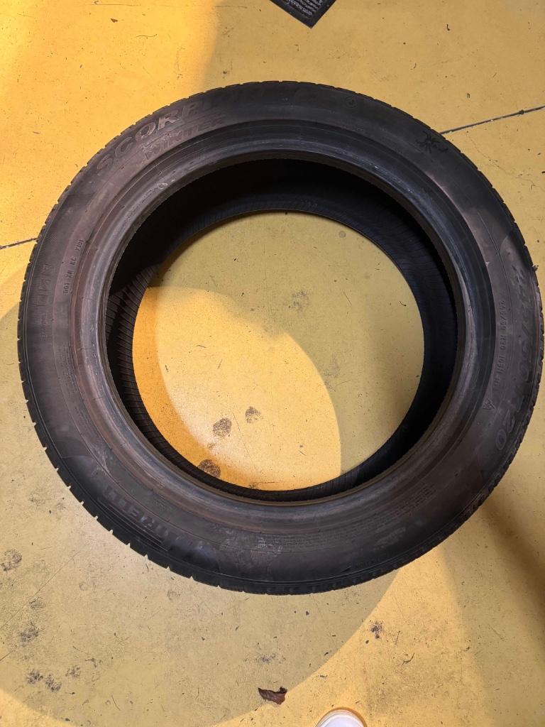 4x pneus hiver Pirelli Scorpion Winter comme neuf!, Autos : Pièces & Accessoires, Pneus & Jantes, Pneu(s), Pneus hiver, 20 pouces