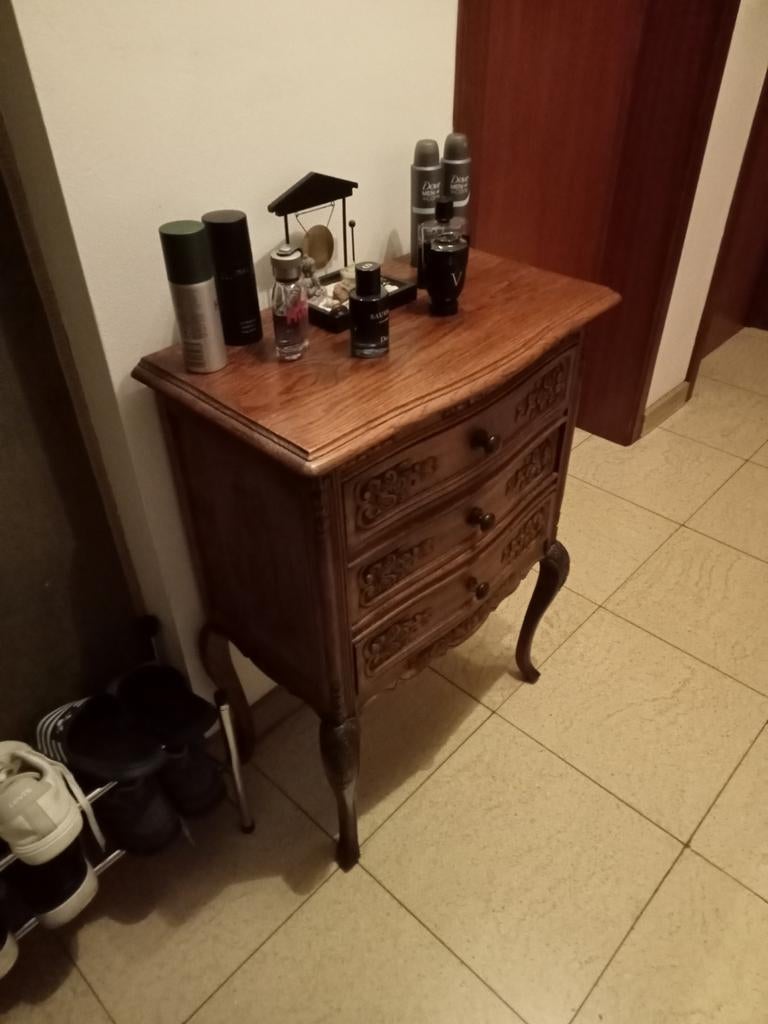 Petite commode, Enlèvement