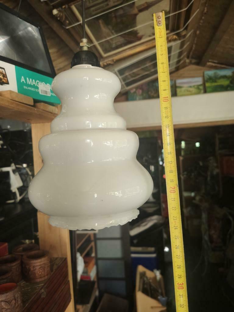 Lampe à suspension vue dans le film "Le Homard", Antiquités & Art, Antiquités | Éclairage, Enlèvement ou Envoi
