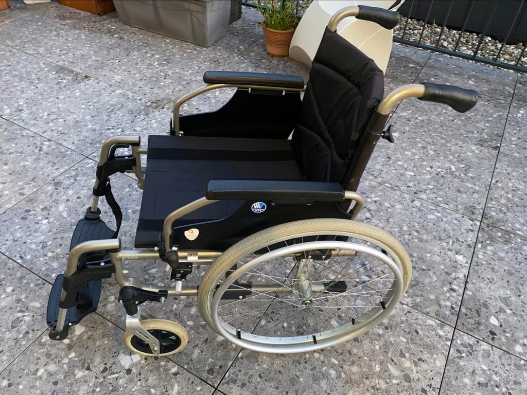 Rolstoel Vermeiren V300.   Vouwbaar, Enlèvement