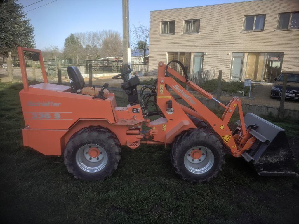Chargeuse sur pneus à louer avec commande, Enlèvement, Excavatrice